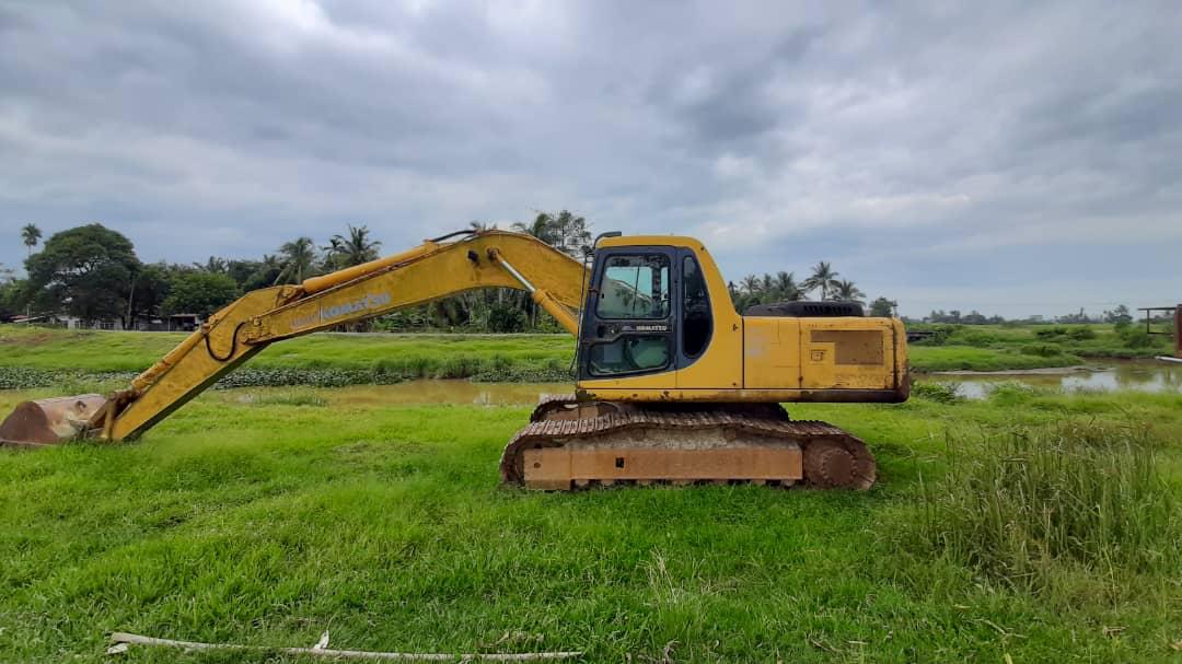 Komatsu excavator - Photo reference R05 - Ooi Bah Seng & Sons