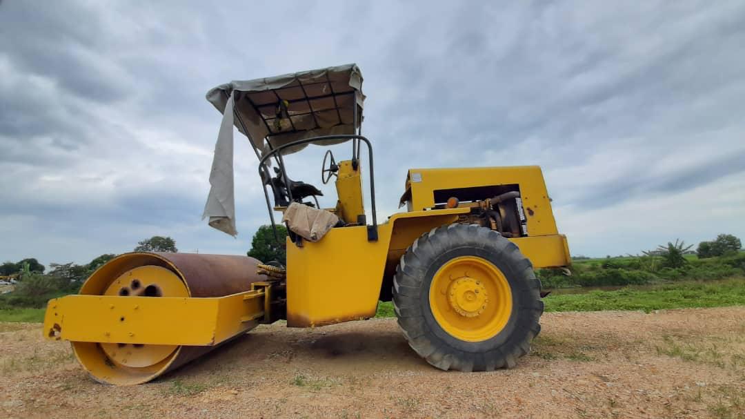 Single-drum road roller - Ooi Bah Seng & Sons - R11